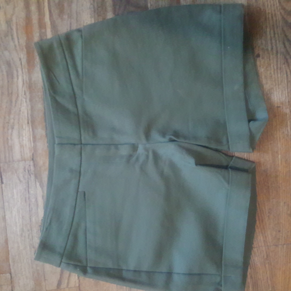 Shorts - Picture 5 of 6